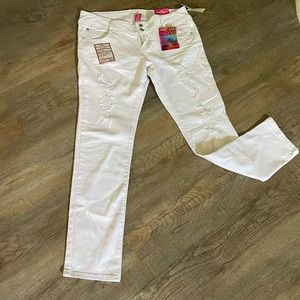 New! Almost Famous White Jeans